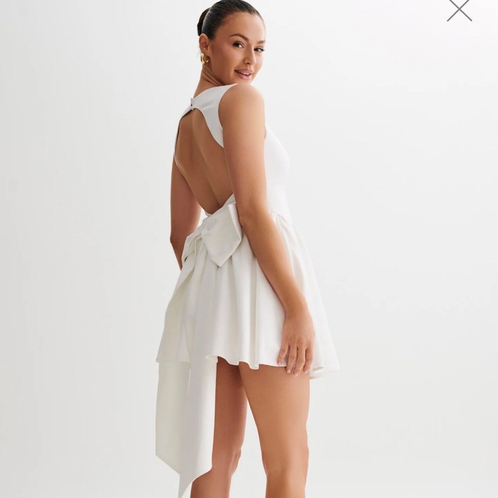 Meshki White Open-Back Wedding Dress